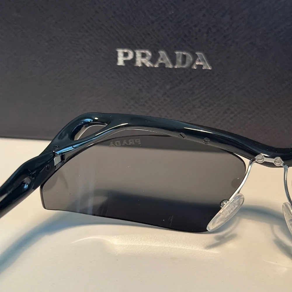 Prada sunglasses - Picture 9 of 10